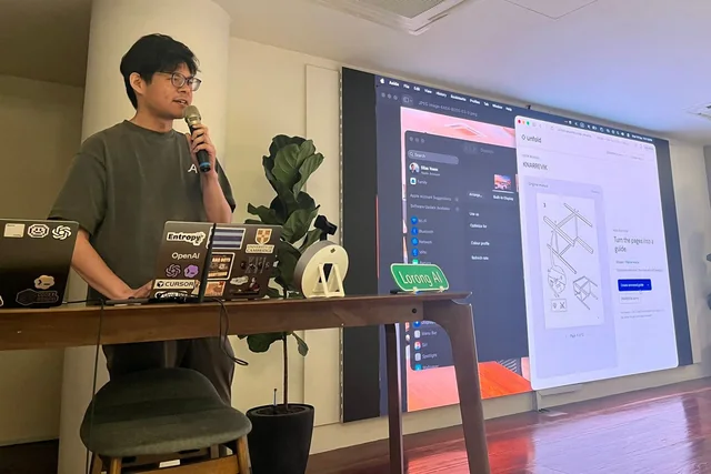 Silas demoing Unfold, his AI assembly-guide app, at Lorong AI